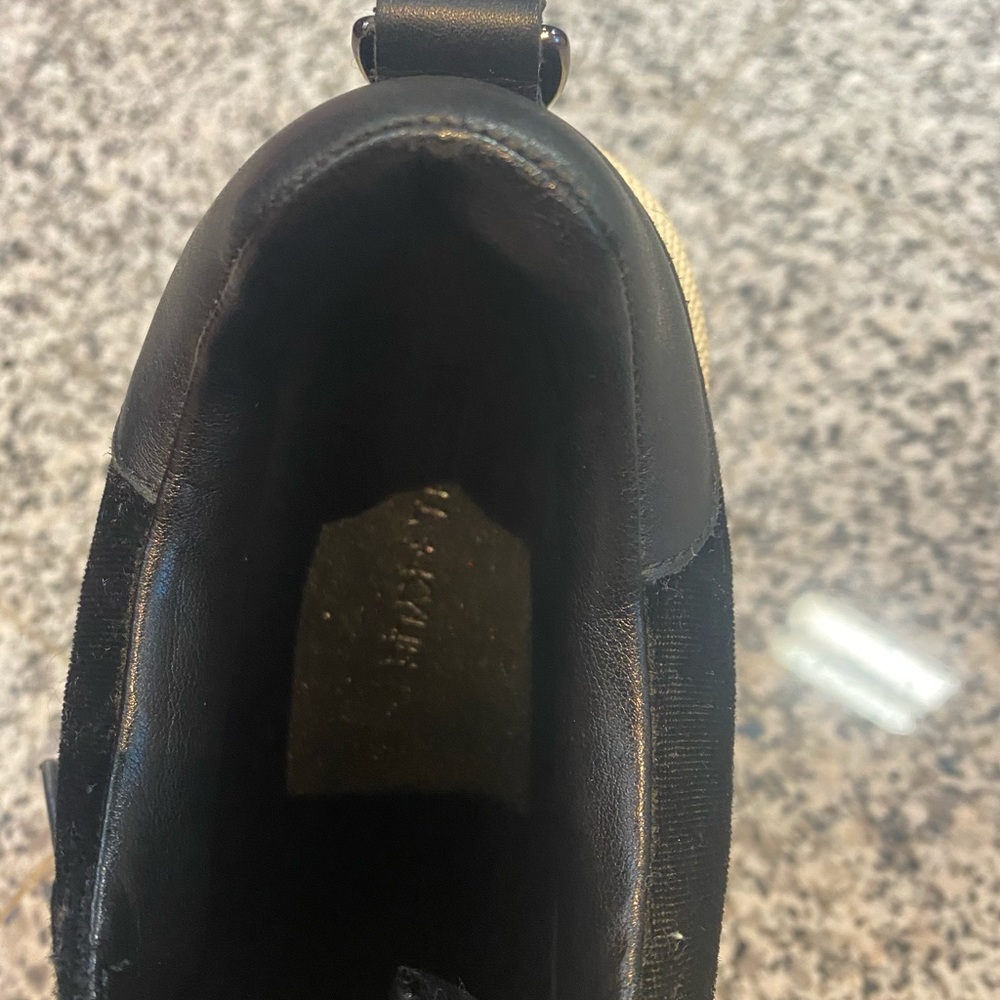 Velvet - Picture 6 of 6